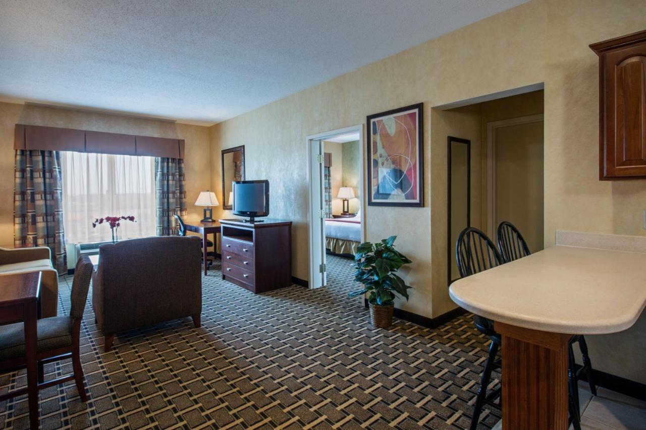 Holiday Inn Express Hotel & Suites Youngstown North-Warren/Niles By Ihg Eksteriør billede